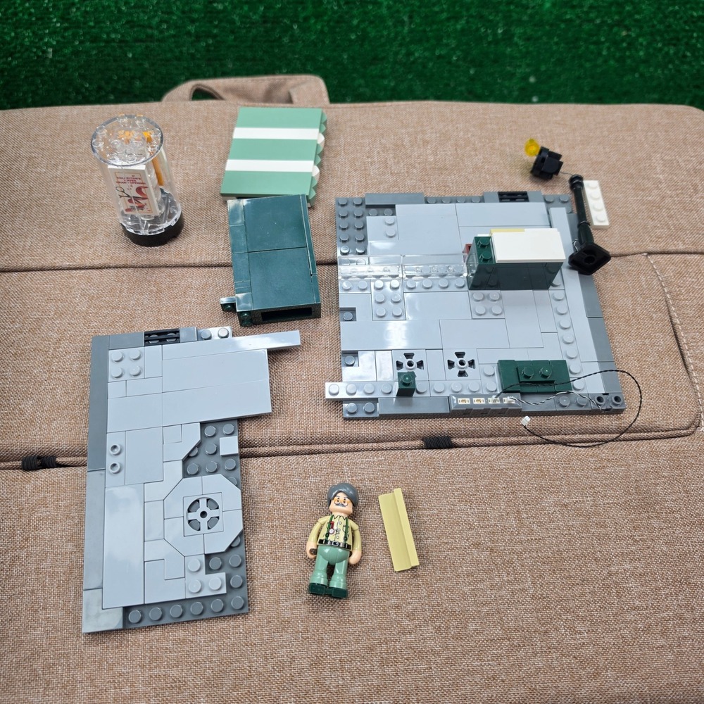 Lumibricks 15001 Retro Newsstand Building Blocks Set - Picture 8 of 9